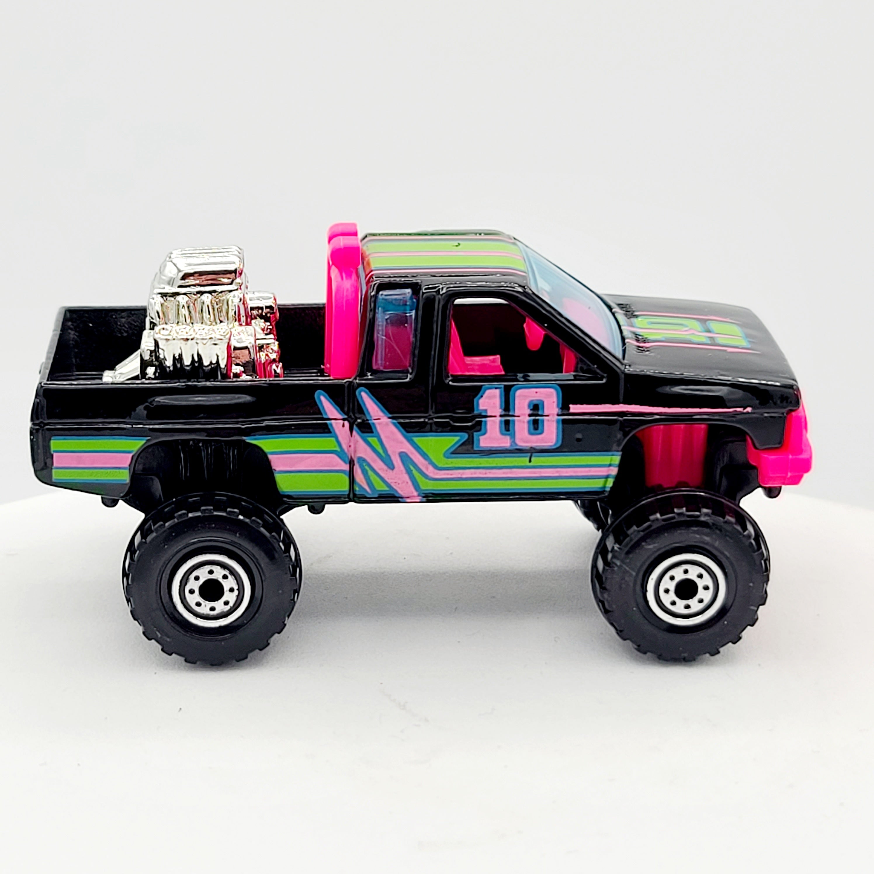 Hot Wheels Nissan Hardbody Pickup (1991 HW Basic)